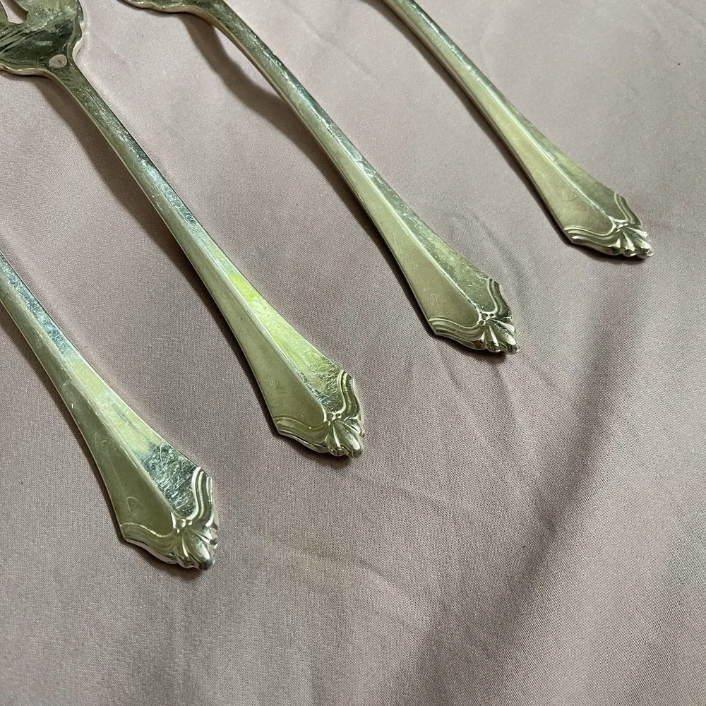 Set of 4 Oneida Heirloom Cube Community Belcourt Silver Plate‎ Salad Forks